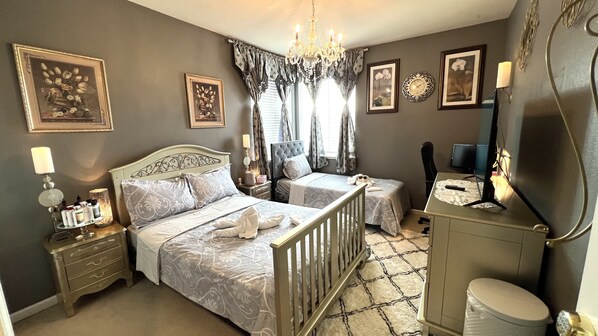 1 غرفة نوم ومكواة/لوح كي وواي فاي وملاءات أسرّة