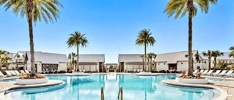 Piscine couverte, piscine extérieure