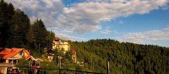 A cosy getaway in the foothills at Shimla, with all the comforts of home!