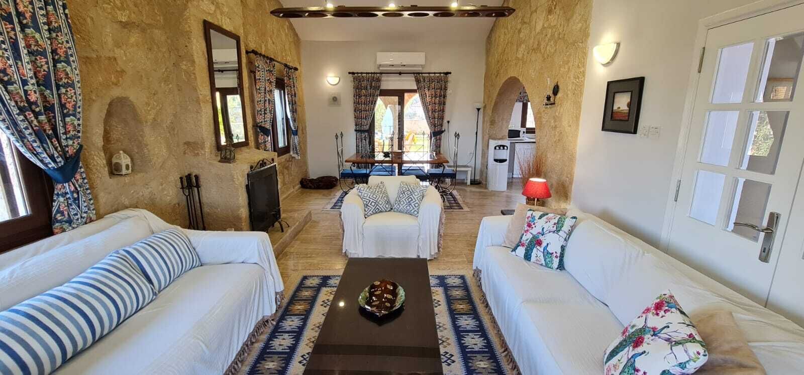 3 Bedroomed Villa, Private Swimming Pool And Amazing Mountain & Beach Views - Zypern