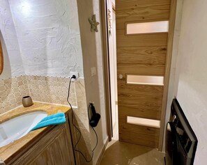 Doccia, asciugacapelli, asciugamani