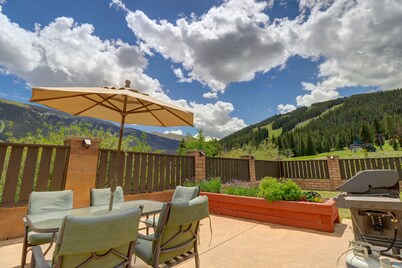 Heated Pool! Ski in/Walk out! Perfect Hotel Room CV210A