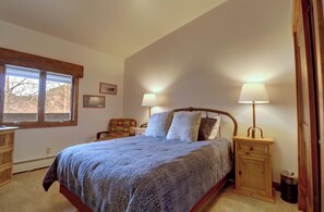 1 slaapkamer, een strijkplank/strijkijzer, gratis wifi, beddengoed