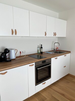 Geladeira, micro-ondas, fogão, cooktop