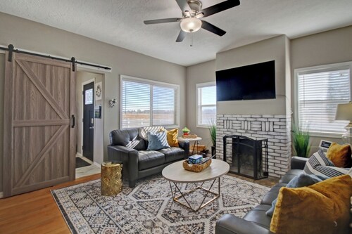 Convenient location Modern Farmhouse