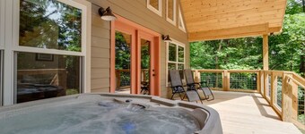 Beautiful Chalet in Gatlinburg with Seasonal Views 3 bedroom 2 bath! 