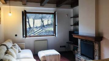 TV, lareira, DVD player