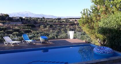 Detached villa 2.5km from the beach