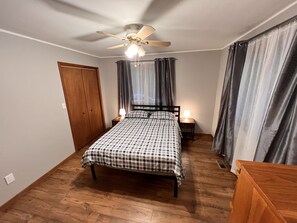 3 bedrooms, desk, iron/ironing board, travel cot - Serendipity, Sauna,Swimming Pool & Hot Tube, billiard, Secluded (Albrightsville)