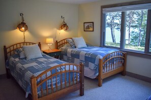 4 bedrooms, iron/ironing board, free WiFi