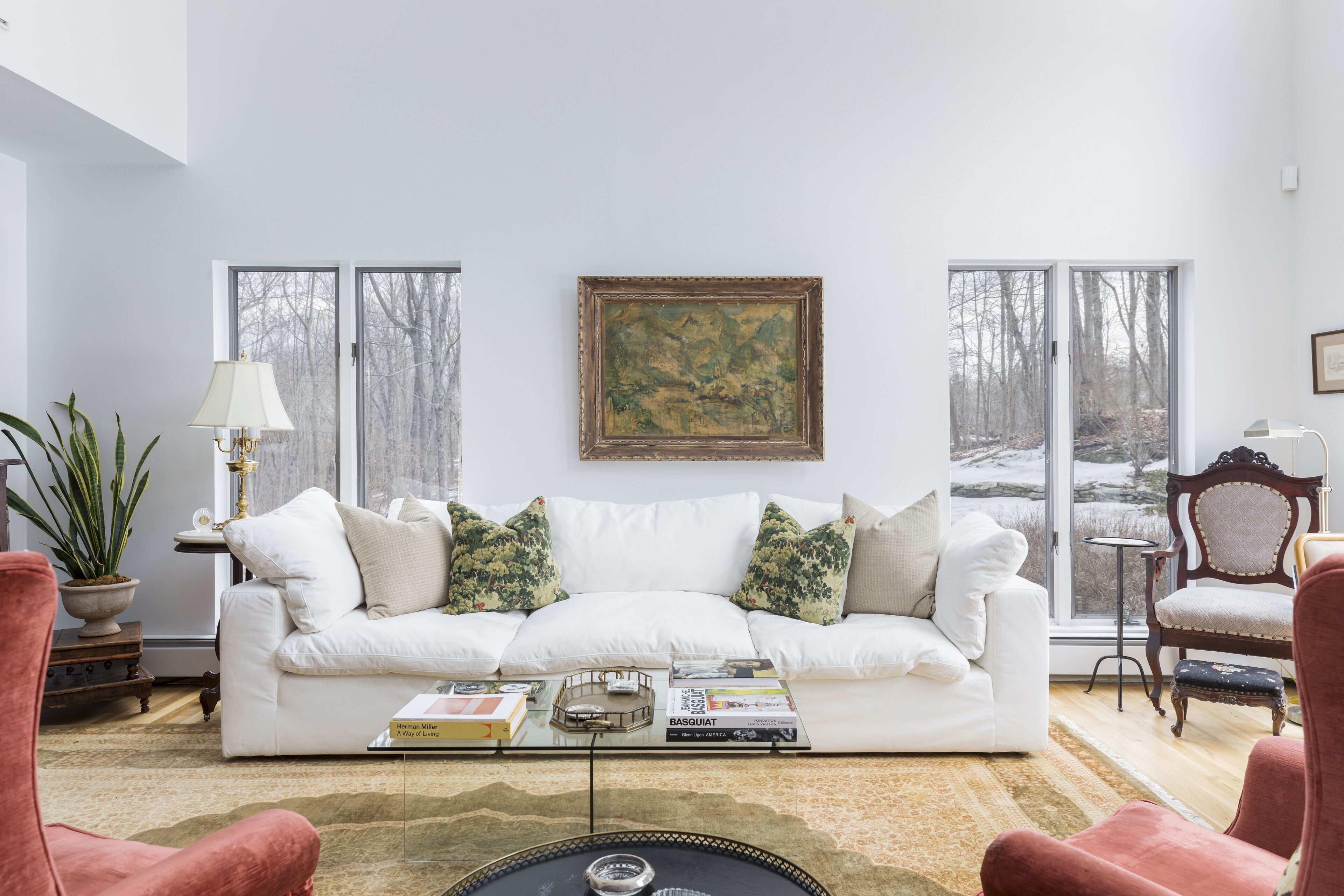 Smart-tv, pejs, bøger, stereoanlæg