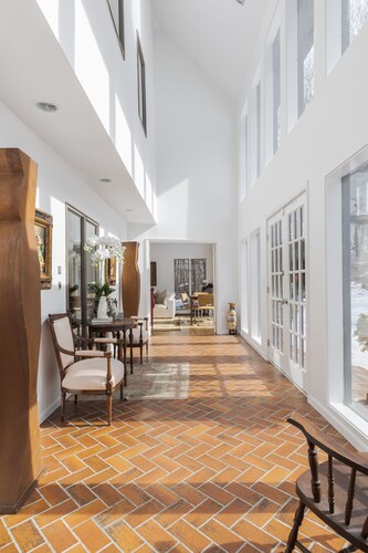 Stunning Light-Filled Contemporary Home on 7 Acres