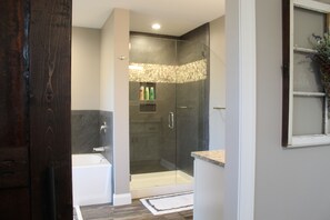 Combined shower/bathtub, hair dryer, towels, soap