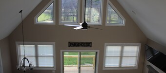 Creekside Cabin w/ Jacuzzi, Fire Pit, Views and old rustic appeal!