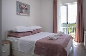 5 Schlafzimmer, Bügeleisen/Bügelbrett, Reisekinderbett, kostenloses WLAN