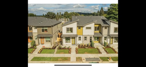 Private 1Bed 1Bath Guest Suite w/ 1 Parking Spot minutes from Edgefield