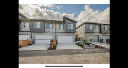 Private 1Bed 1Bath Guest Suite w/ 1 Parking Spot minutes from Edgefield