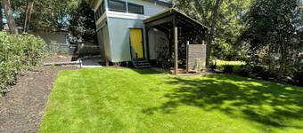 Walking Distance to Restaurants - Bars - Hospital!