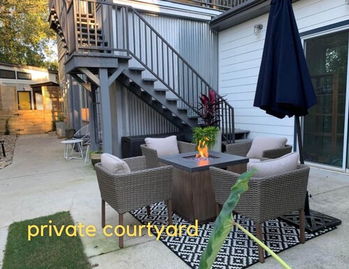 Walking Distance to Restaurants - Bars - Hospital!