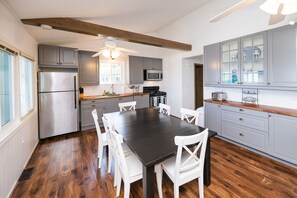 Dining - Lexington Beach house, On the water with private beach (Lexington)