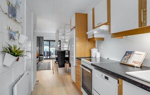 Fridge, microwave, dishwasher, cookware/dishes/utensils