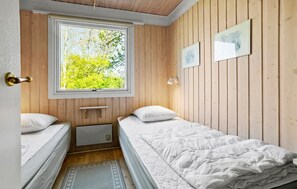 3 bedrooms, free WiFi - Gorgeous home in Aakirkeby with WiFi (Aakirkeby)