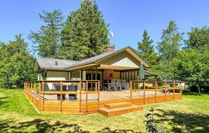 Outdoor dining - Gorgeous home in Aakirkeby with WiFi (Aakirkeby)