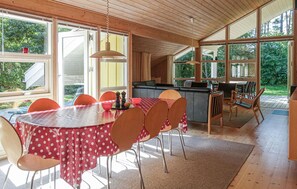 Dining - Stunning home in Aakirkeby with kitchen (Aakirkeby)