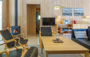 TV, fireplace - Stunning home in Aakirkeby with kitchen (Aakirkeby)