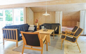 Interior - Stunning home in Aakirkeby with kitchen (Aakirkeby)