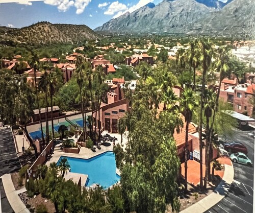 Tucson Escapes at Sabino Cnyn King, queen, office, pets, pool, and pickle ball