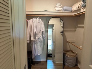 Interior - Tucson Escapes at Sabino Cnyn King, queen, office, pets, pool, and pickle ball (Tucson)