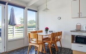 Dining - 1 bedroom amazing home in Allinge (Allinge)