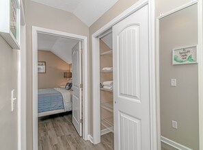 2 bedrooms, desk, iron/ironing board, free WiFi