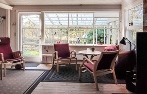 Télévision, cheminée, lecteur de DVD