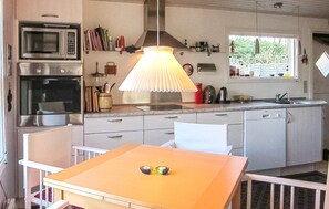 Réfrigérateur, micro-ondes, plaque de cuisson, lave-vaisselle