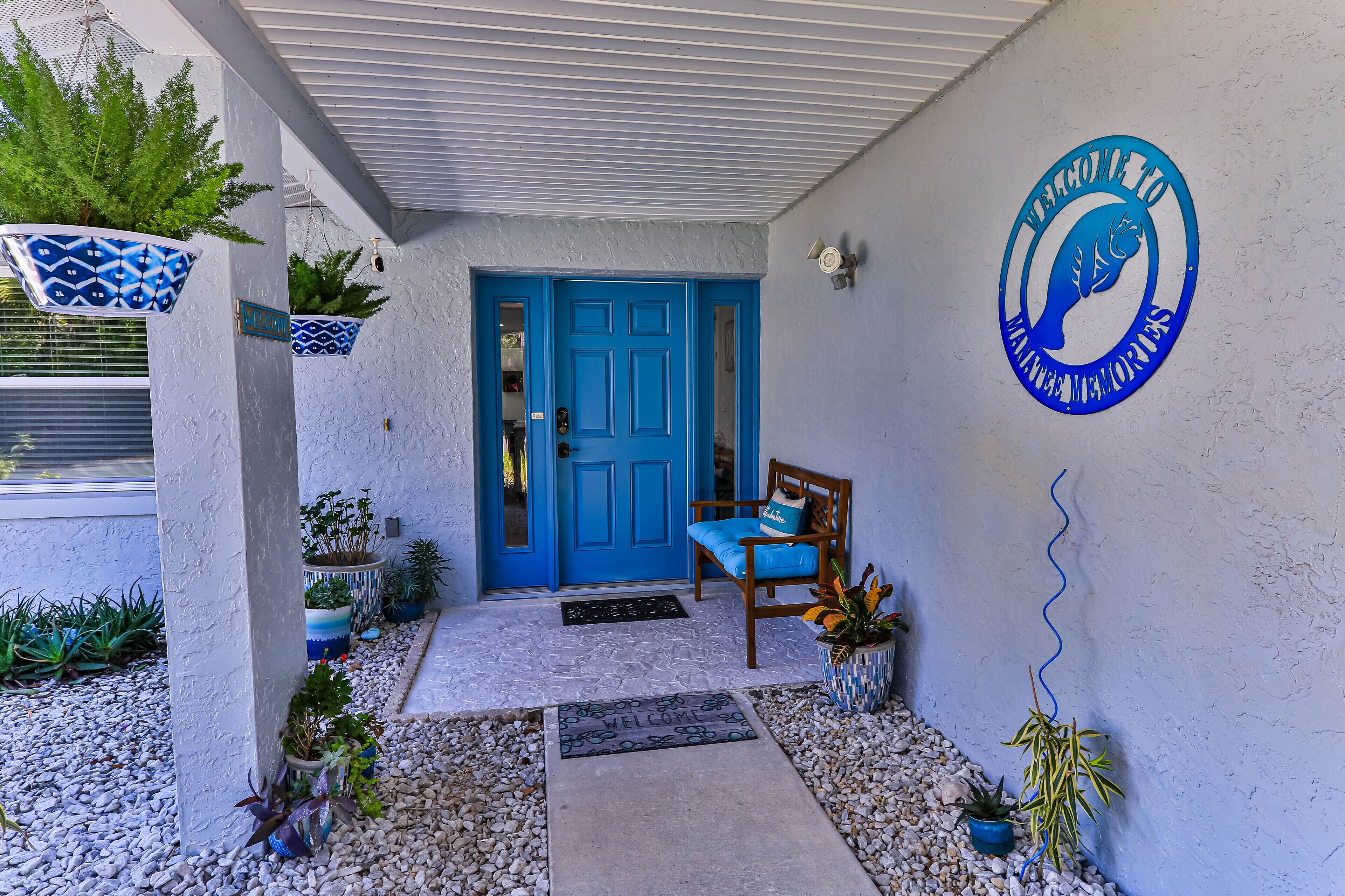 Manatee Memories Waterfront Pool Home Kayak, Boat Slip, Sleeps 14, Crystal River