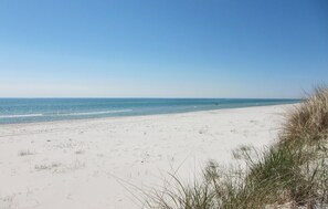 Una spiaggia nelle vicinanze
