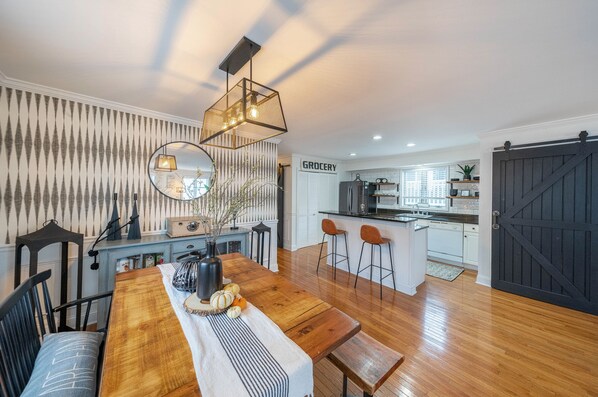 3 habitaciones, escritorio, tabla de planchar con plancha y wifi gratis 