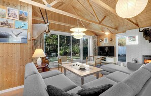 TV, fireplace, DVD player - 3 bedroom gorgeous home in Rønne (Rønne)