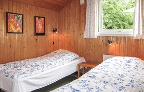2 Schlafzimmer, Reisekinderbett