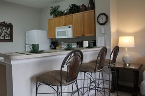 冰箱、微波炉、烤箱、炉灶