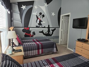 3 chambres, fer et planche à repasser, lit de bébé portatif