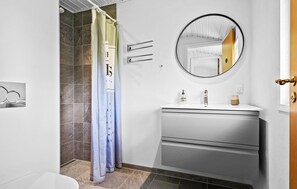 Shower - Awesome home in Tarm with kitchen (Tarm)