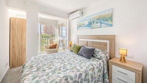 A bedroom with a bed, bedside tables, a nightstand, a window, and a painting on the wall. - Pet friendly apartment in El Campello with WiFi (El Campello)