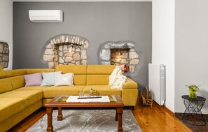 Fernseher, Kamin, Tischfußball