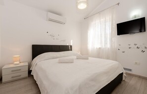 2 Schlafzimmer, Reisekinderbett, kostenloses WLAN, Bettwäsche