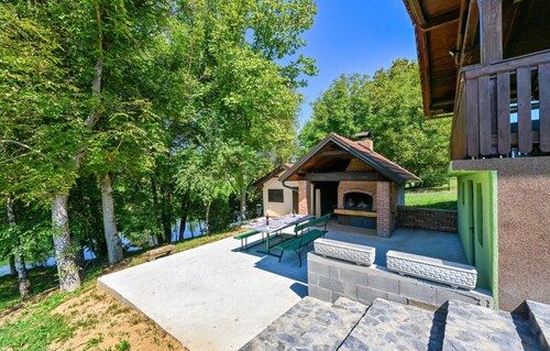 Gorgeous home in Mirkopolje with WiFi