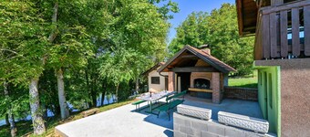 Gorgeous home in Mirkopolje with WiFi