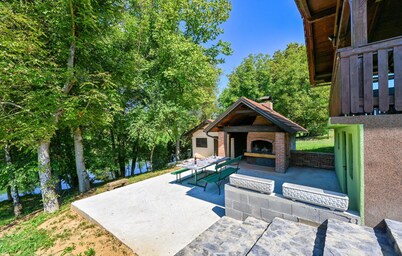 Gorgeous home in Mirkopolje with WiFi